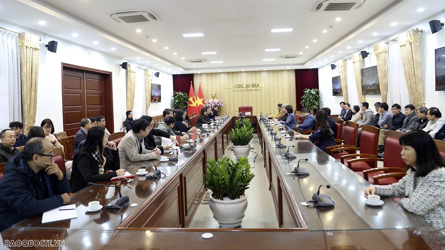 Bộ Ngoại giao thông tin về kết quả Hội nghị Ban Chấp hành Trung ương Đảng khóa XIII