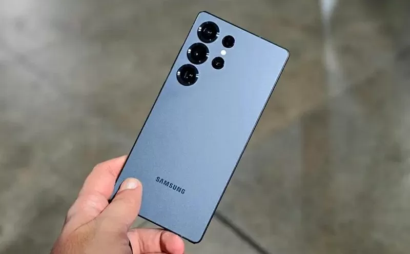 Samsung Galaxy S25 Ultra khiến đường đua AI trên smartphone năm 2025 sôi động hơn Samsung Galaxy S25 Ultra khiến đường đua AI trên smartphone năm 2025 sôi động hơn