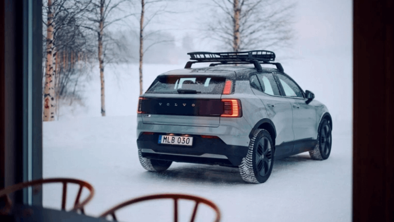 Volvo trình làng phiên bản SUV điện - EX30 Cross Country