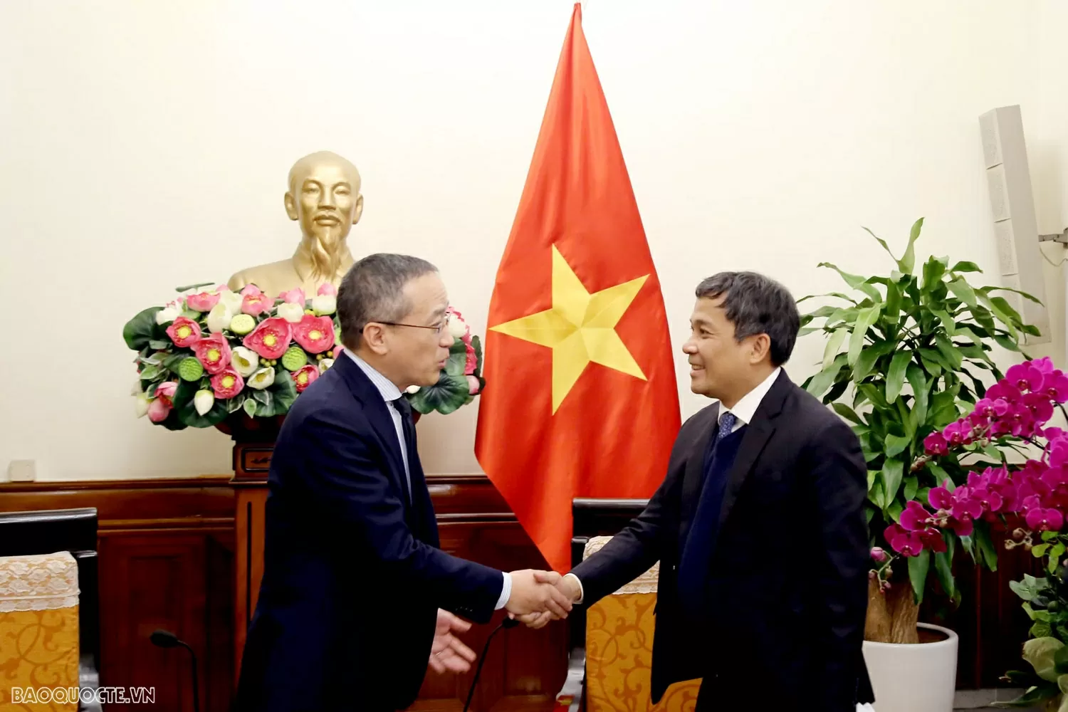 Thứ trưởng Thường trực Ngoại giao Nguyễn Minh Vũ tiếp Trưởng đại diện JETRO tại Việt Nam Thứ trưởng Thường trực Bộ Ngoại giao Nguyễn Minh Vũ tiếp Trưởng đại diện JETRO tại Việt Nam