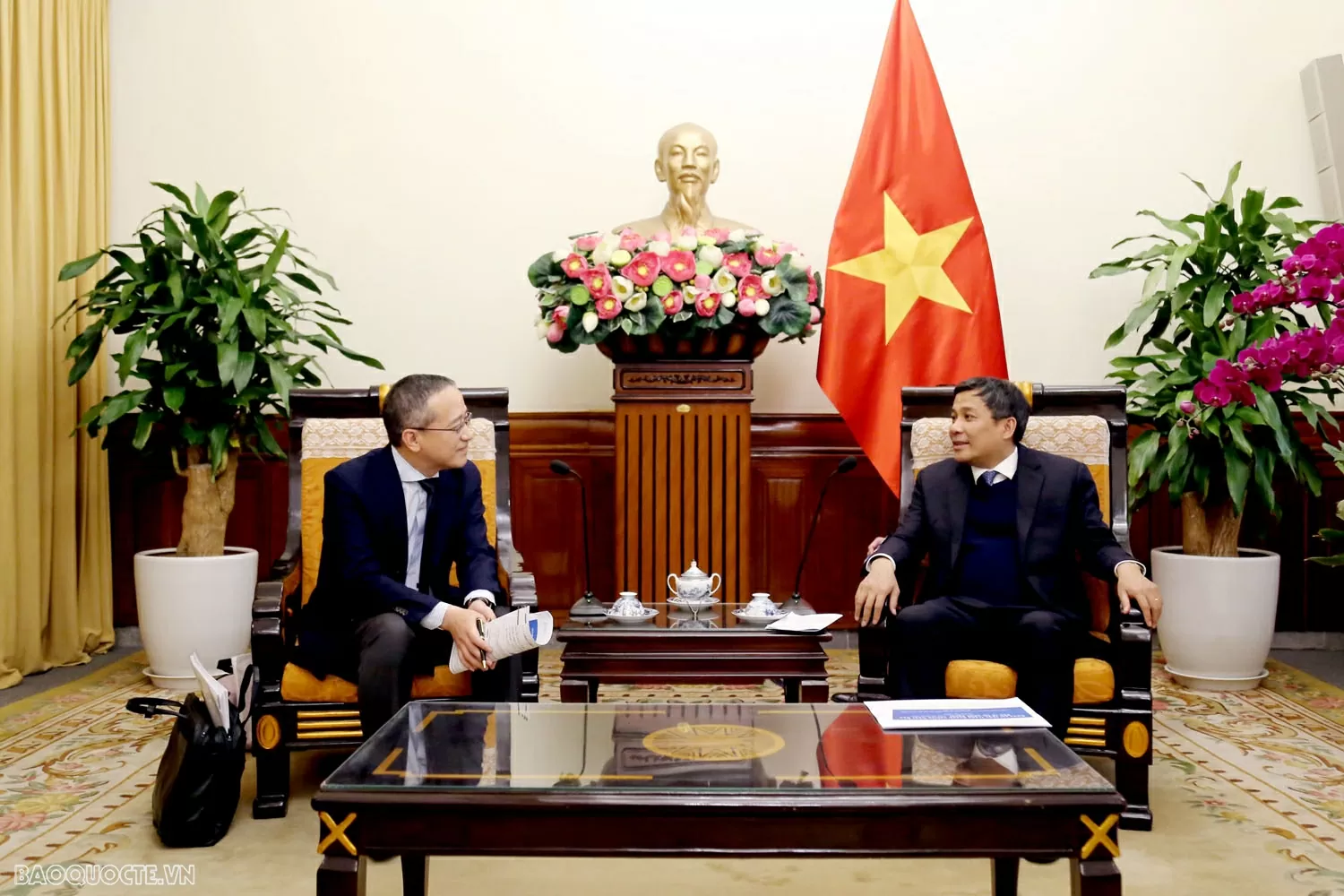 Thứ trưởng Thường trực Ngoại giao Nguyễn Minh Vũ tiếp Trưởng đại diện JETRO tại Việt Nam Thứ trưởng Thường trực Bộ Ngoại giao Nguyễn Minh Vũ tiếp Trưởng đại diện JETRO tại Việt Nam