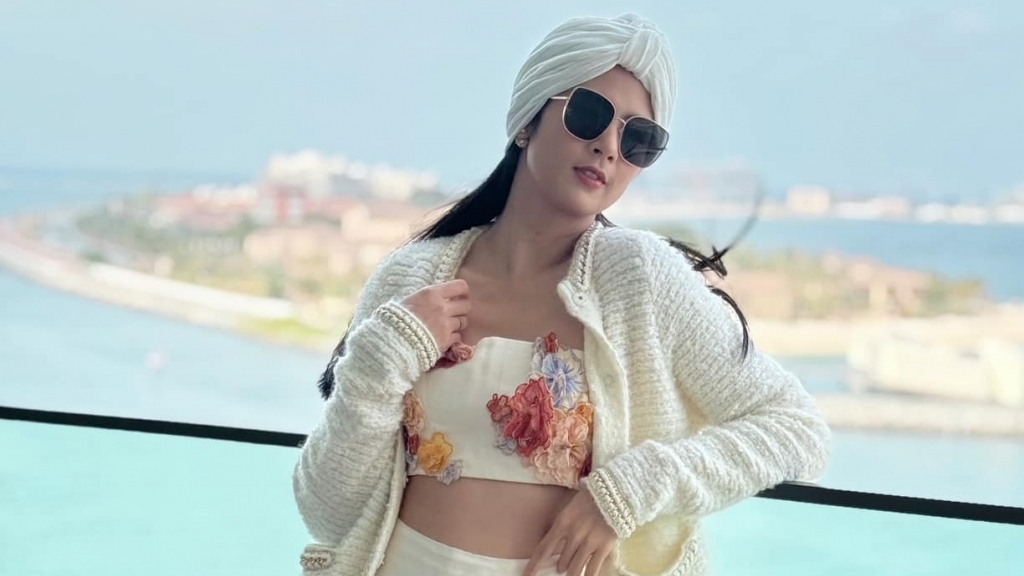 Sao Việt: Hoa hậu Ngọc Hân gây ấn tượng với phong cách thời trang khi đi du lịch