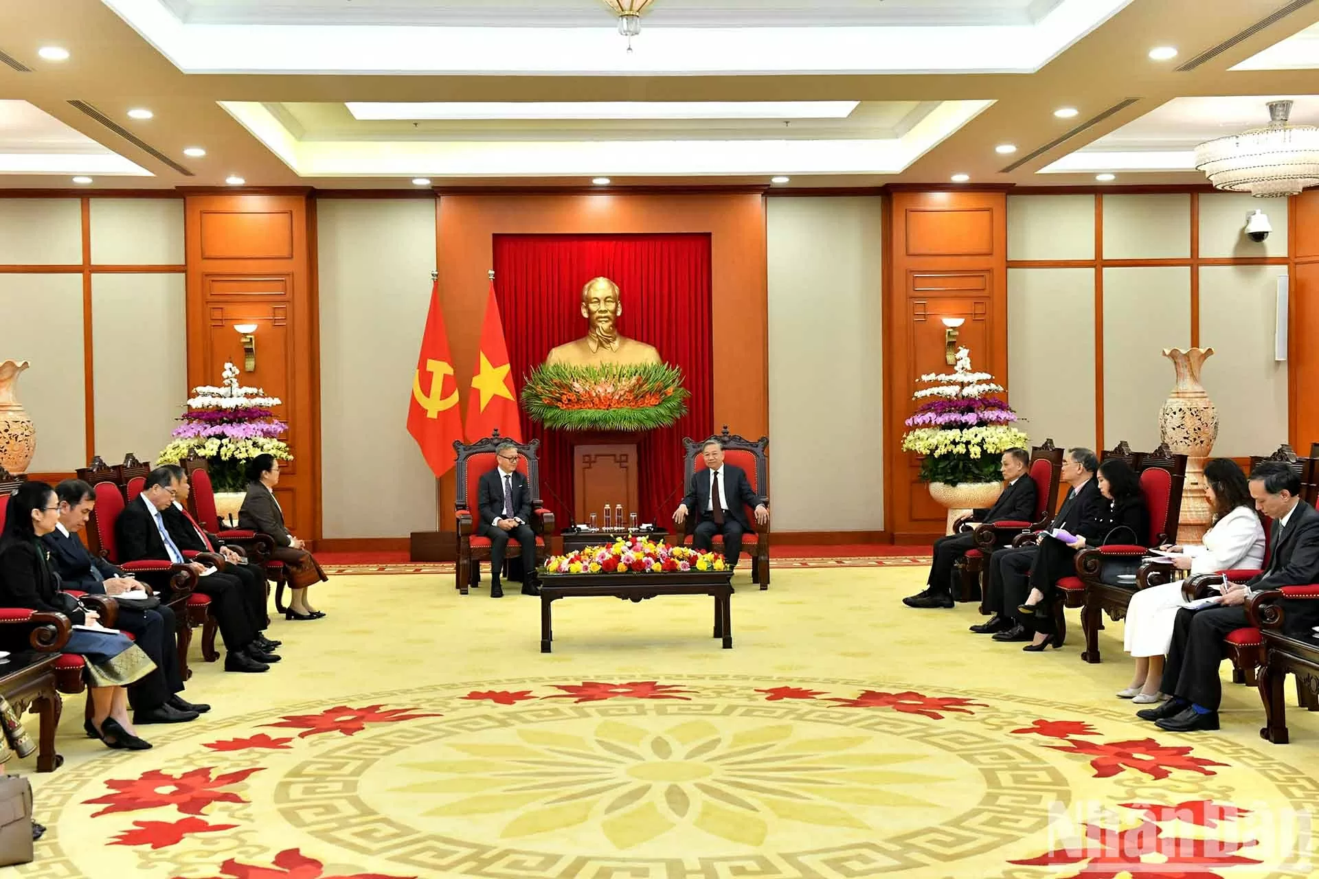 Quan hệ Việt Nam-Lào ngày càng phát triển mạnh mẽ trên tất cả các lĩnh vực Quan hệ Việt Nam-Lào ngày càng phát triển mạnh mẽ trên tất cả các lĩnh vực