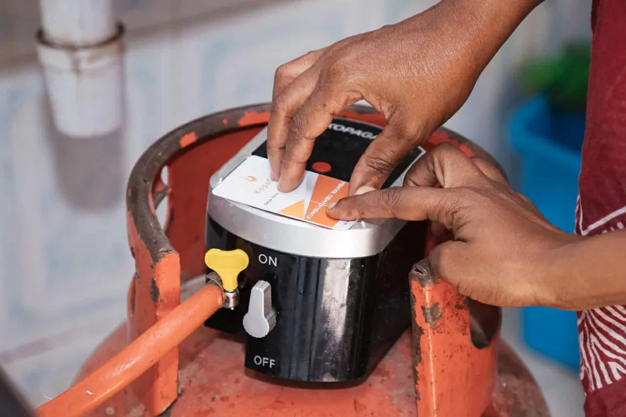 các trường học sẽ được trang bị bếp tiết kiệm nhiên liệu và các giải pháp sạch hơn như khí đốt tự nhiên hóa lỏng (LPG). các trường học sẽ được trang bị bếp tiết kiệm nhiên liệu và các giải pháp sạch hơn như khí đốt tự nhiên hóa lỏng (LPG).