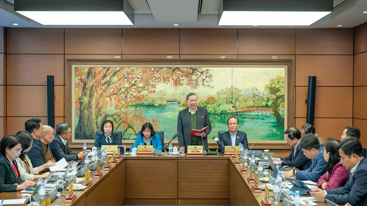 Thời điểm chín muồi để tinh gọn, sắp xếp bộ máy, Tổng Bí thư Tô Lâm nhấn mạnh khi phát biểu tại Tổ 1 (Đoàn đại biểu Quốc hội TP. Hà Nội). Thời điểm chín muồi để tinh gọn, sắp xếp bộ máy, Tổng Bí thư Tô Lâm nhấn mạnh khi phát biểu tại Tổ 1 (Đoàn đại biểu Quốc hội TP. Hà Nội).