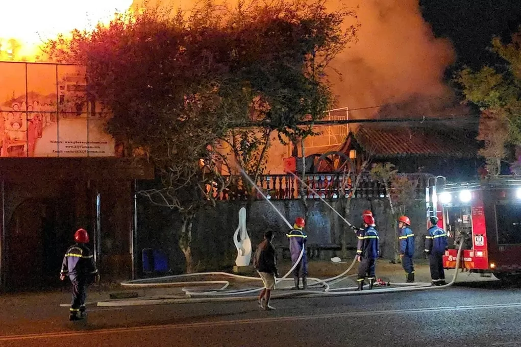 cháy lớn tại Trung tâm tranh thêu lụa Đà Lạt cháy lớn tại Trung tâm tranh thêu lụa Đà Lạt