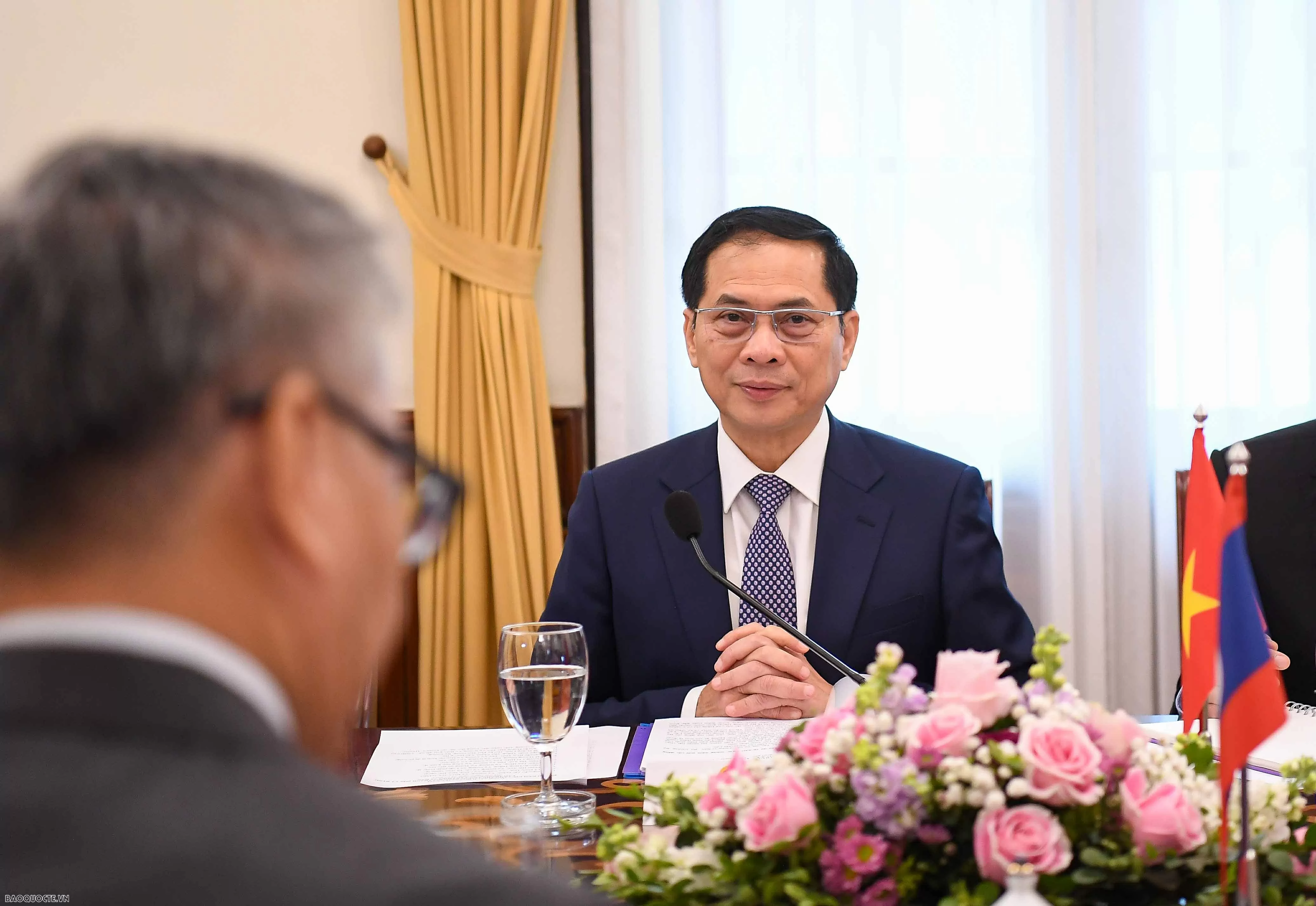 Phó Thủ tướng, Bộ trưởng Ngoại giao Bùi Thanh Sơn đón, hội đàm với Bộ trưởng Ngoại giao Lào