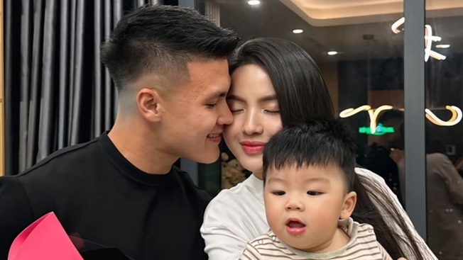 Tuyển thủ Việt Nam bên nửa kia mừng ngày lễ tình nhân Valentine