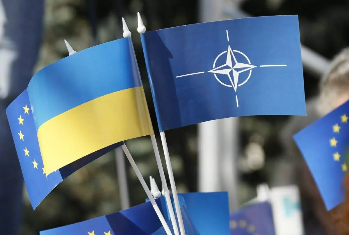 NATO lên dây cót cho cuộc chiến với Nga