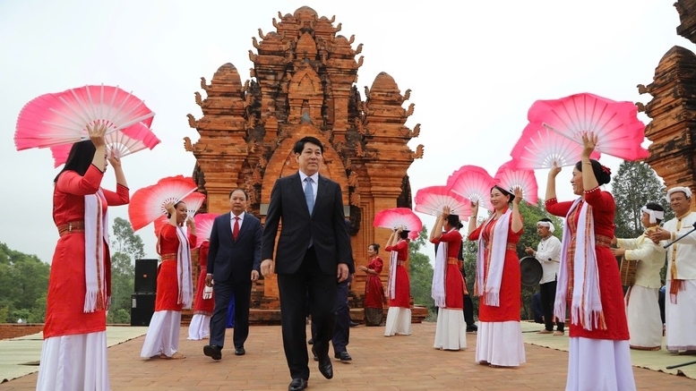 Ngày hội Sắc Xuân trên mọi miền Tổ quốc năm 2025: Khám phá vẻ đẹp đa sắc của văn hoá Việt Nam