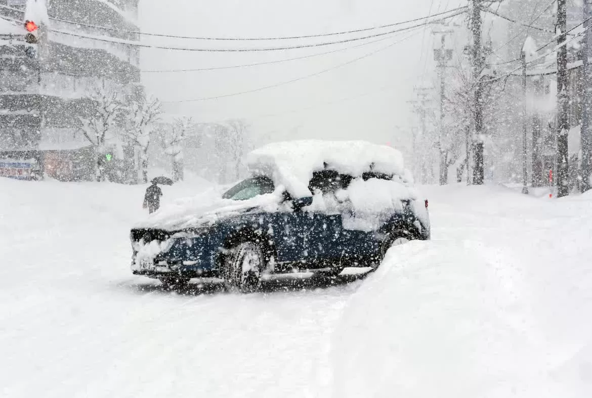 Nhật Bản: Hokkaido bị tuyết trắng bao phủ lớp dày hàng mét