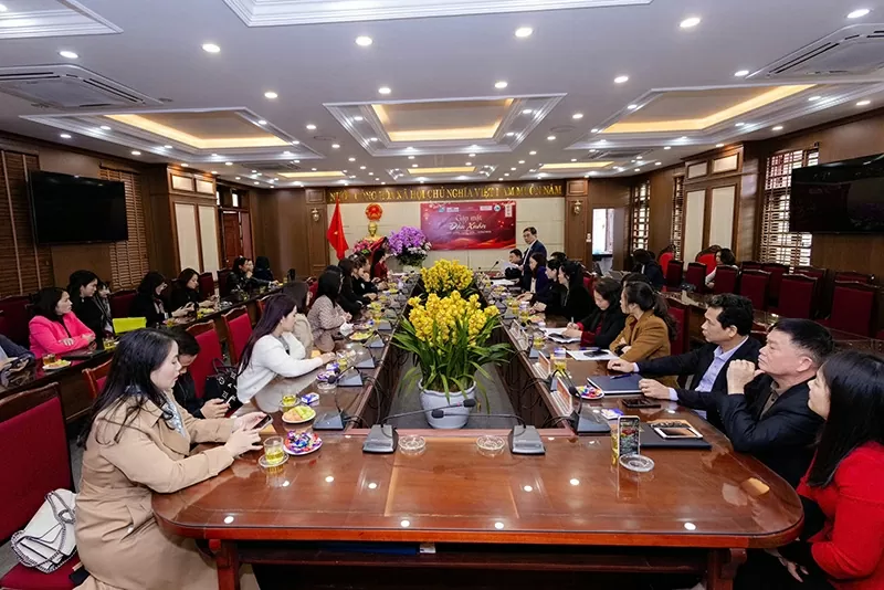  Quang cảnh diễn ra sự kiện gặp mặt đầu xuân của IWEC tại UBND huyện Hữu Lũng.