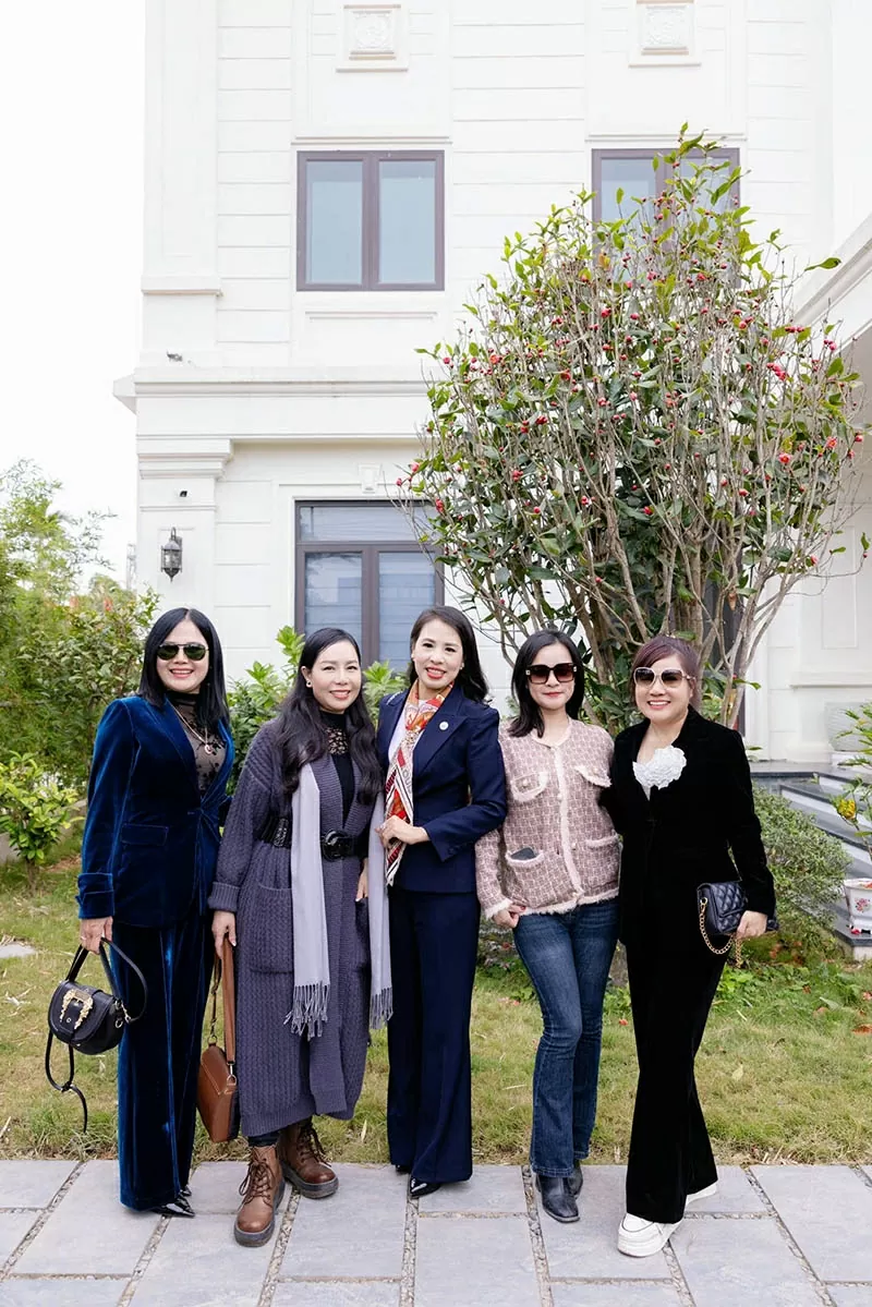Chuyến du xuân cũng là cơ hội để kết nối và gắn bó tình cảm, lan tỏa yêu thương giữa các nữ doanh nhân với nhau.