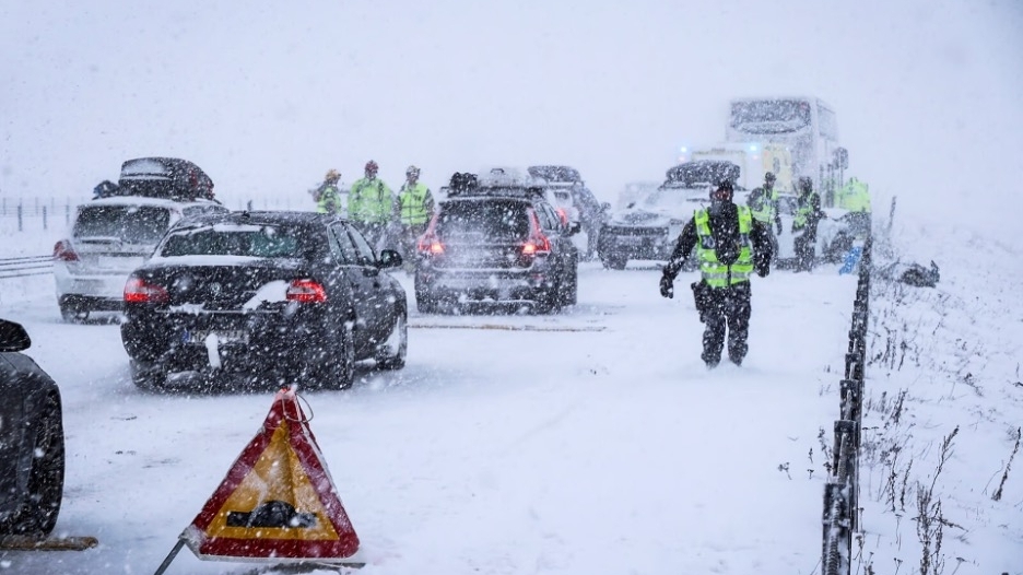 Bão tuyết ở Thụy Điển khiến hơn 100 người nhập viện và va chạm xe hàng loạt