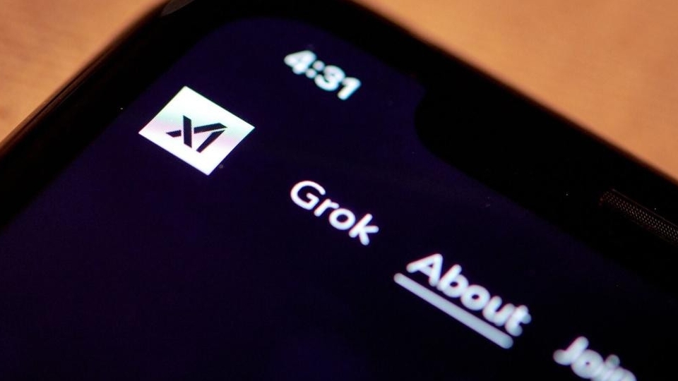 Tỷ phú Elon Musk sắp ra chatbot siêu thông minh