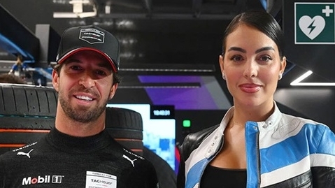 Bạn gái Cristiano Ronaldo làm nhiệm vụ đặc biệt tại cuộc thi vô địch đua xe điện thế giới