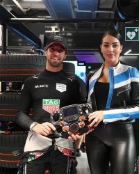 Bạn gái Cristiano Ronaldo làm nhiệm vụ đặc biệt tại cuộc thi vô địch đua xe điện thế giới