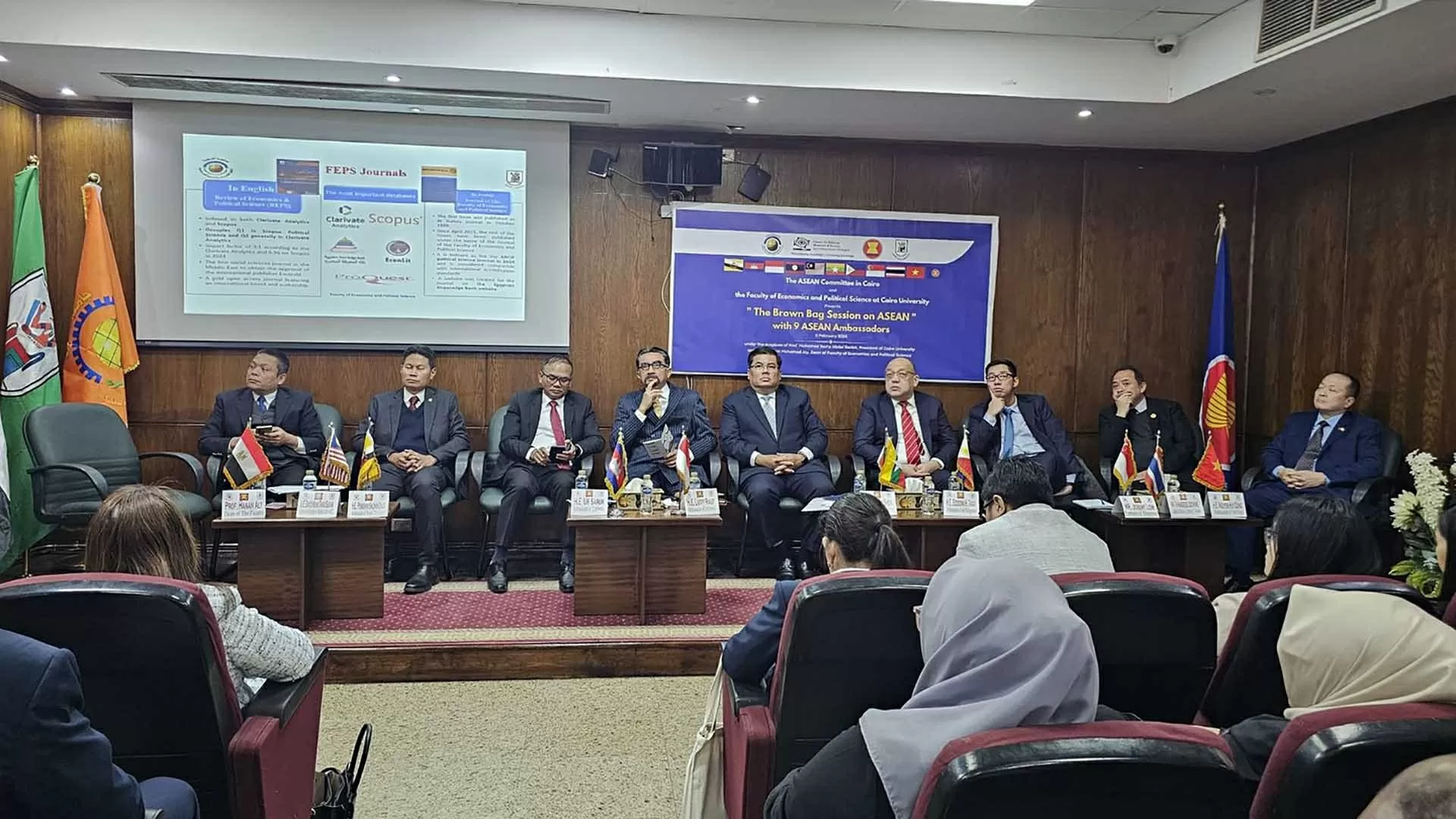 Đại sứ các nước ASEAN tại Ai Cập giao lưu với sinh viên Đại học Cairo Đại sứ các nước ASEAN tại Ai Cập giao lưu với sinh viên Đại học Cairo