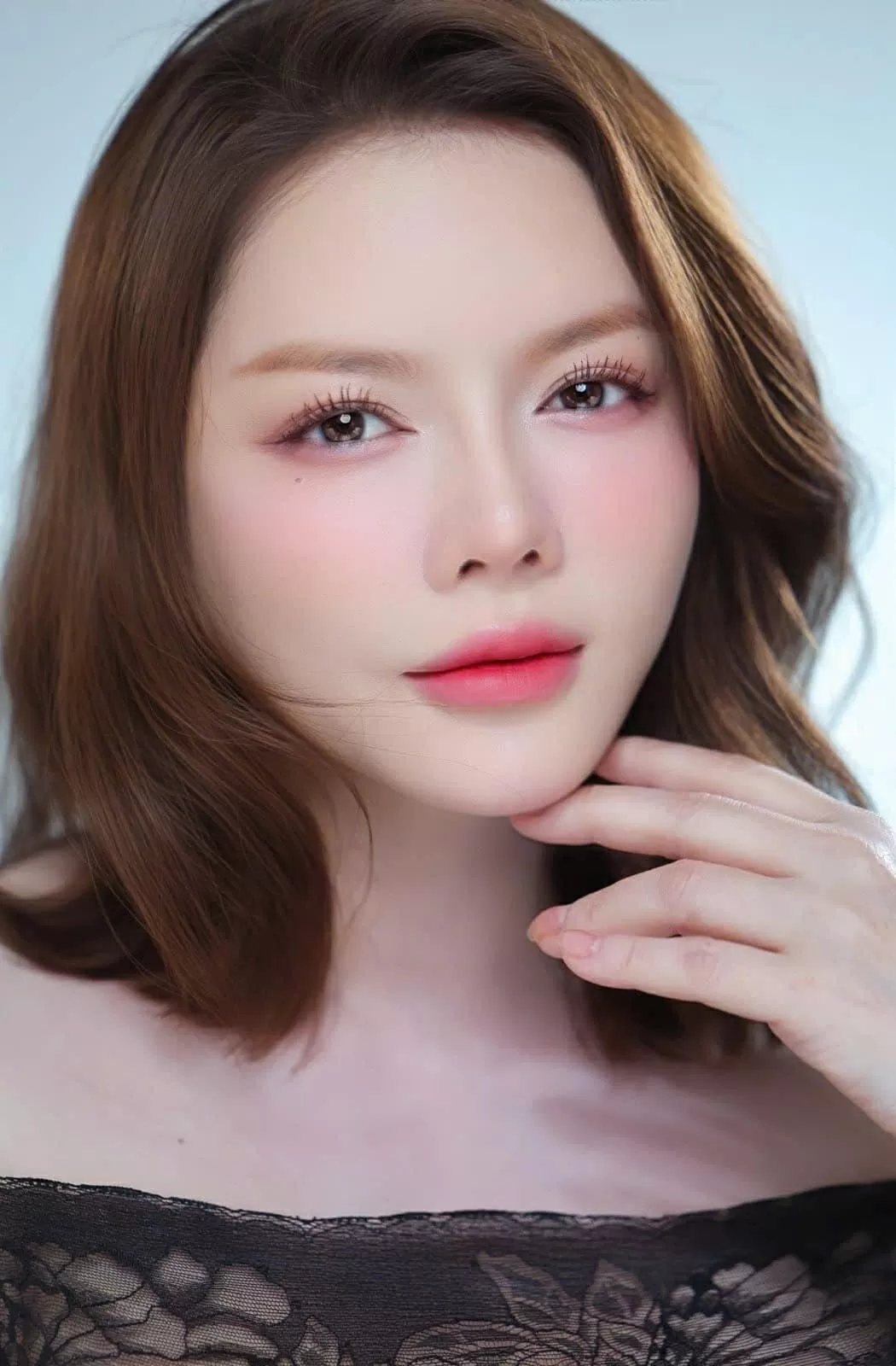 Sao Việt: Lý Nhã Kỳ đẹp ma mị, Quốc Anh đăng ảnh tình tứ cùng Hoa hậu Kỳ Duyên