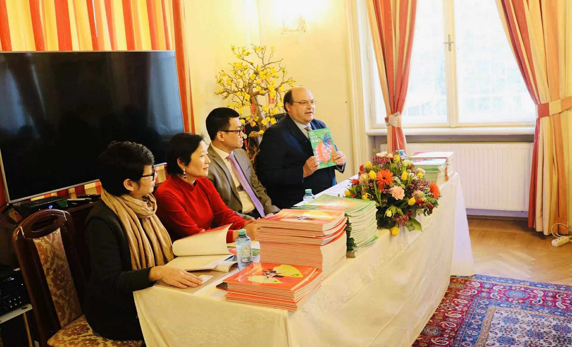 Lan tỏa truyền thống văn hóa dân tộc và tiếng Việt trong cộng đồng người Việt Nam tại Áo Lan tỏa truyền thống văn hóa dân tộc và tiếng Việt trong cộng đồng người Việt Nam tại Áo