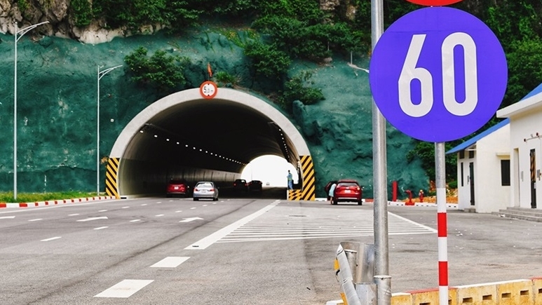 Những điều cấm kỵ khi lái xe trên cao tốc, lái mới nên biết