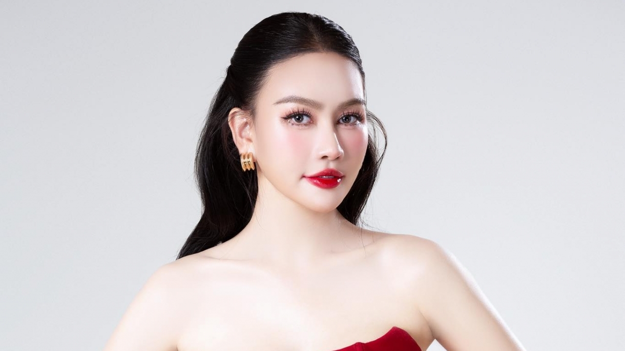 Á hậu Kim Duyên ghi điểm bởi chiều cao ấn tượng và vóc dáng gợi cảm