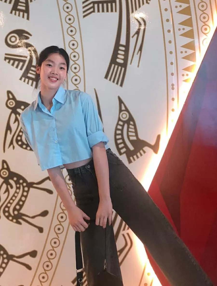 VĐV bóng chuyền nữ 17 tuổi