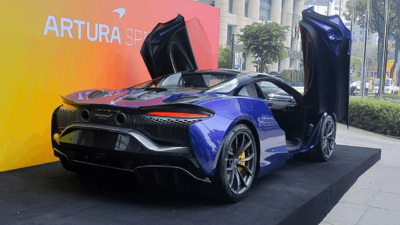 McLaren Artura Spider xuất hiện ấn tượng trên đường phố Việt Nam McLaren Artura Spider xuất hiện ấn tượng trên đường phố Việt Nam