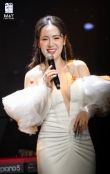 Ca sĩ Phương Linh thần thái cuốn hút trên sân khấu