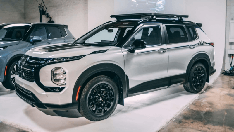 Cận cảnh Mitsubishi Outlander Trail Edition 2025 với thiết kế mạnh mẽ