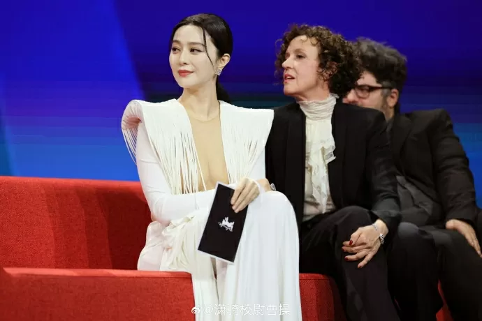 Phạm Băng Băng diện đầm trắng