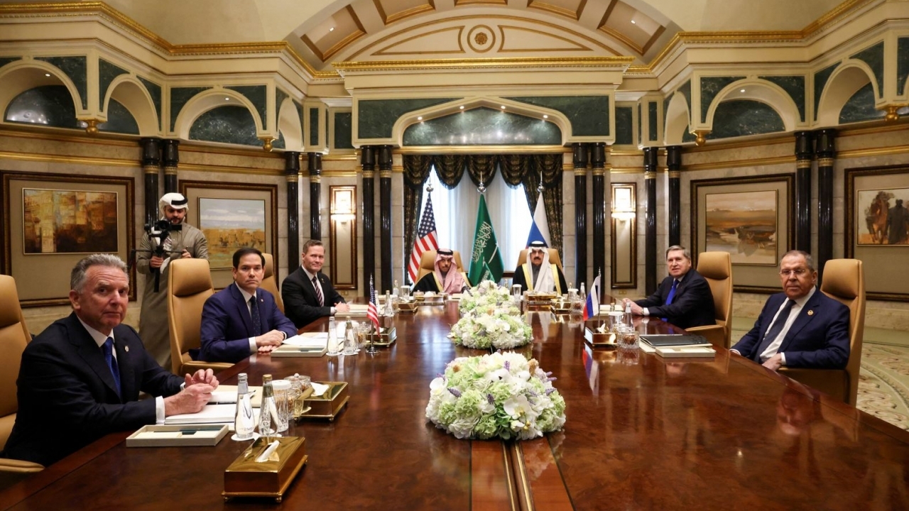 'Vùng trung lập' Saudi Arabia: Chèo lái giữa 'đại dương xung đột'