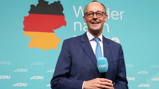 Bầu cử Đức 2025: Kết quả ngã ngũ, lãnh đạo phe chiến thắng lập tức thể hiện thái độ với Mỹ, Tổng thống Ukraine tranh thủ nhắn nhủ