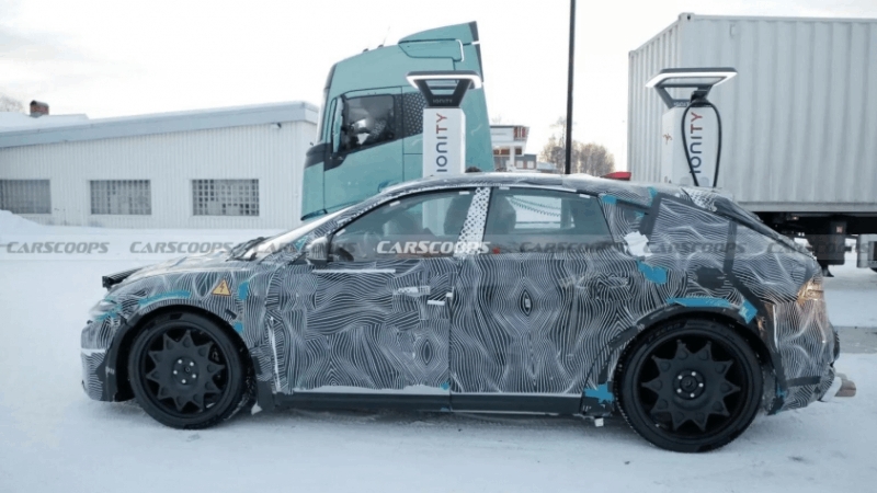 Bắt gặp mẫu siêu xe điện của Ferrari, dự kiến ra mắt tháng 10/2025