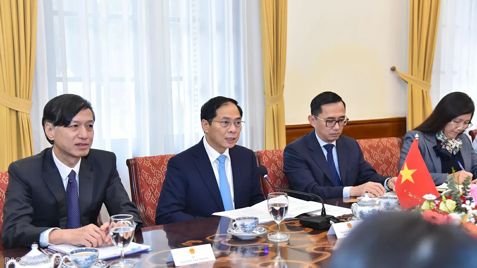 Về đầu tư, Thái Lan hiện có 738 dự án còn hiệu lực với tổng vốn đăng ký hơn 14,1 tỷ USD, đứng thứ 9/144 quốc gia có đầu tư tại Việt Nam và đứng thứ 2 trong số các nước ASEAN có đầu tư vào Việt Nam (sau Singapore). Về đầu tư, Thái Lan hiện có 738 dự án còn hiệu lực với tổng vốn đăng ký hơn 14,1 tỷ USD, đứng thứ 9/144 quốc gia có đầu tư tại Việt Nam và đứng thứ 2 trong số các nước ASEAN có đầu tư vào Việt Nam (sau Singapore).