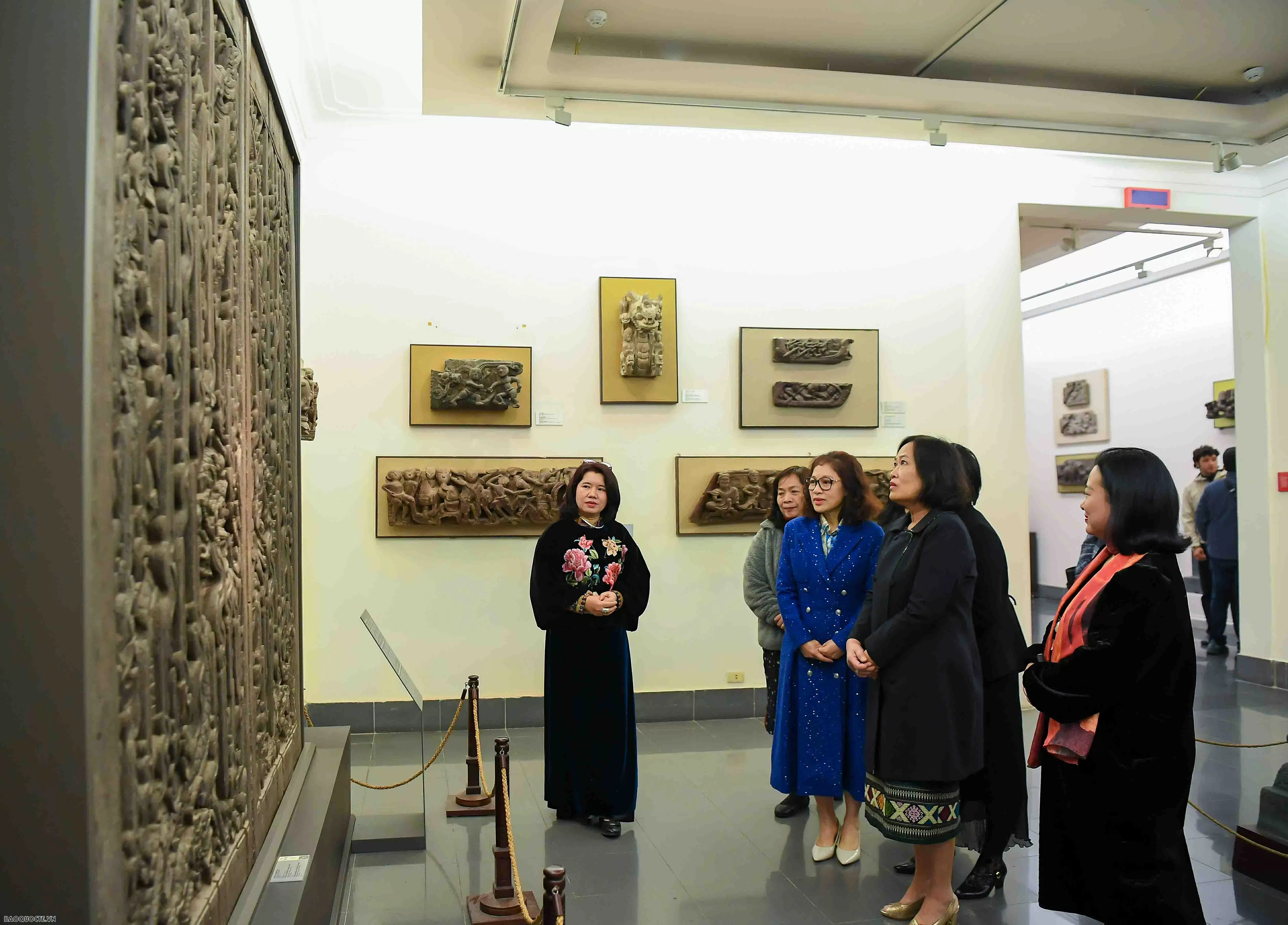 Phu nhân Bộ trưởng Ngoại giao Việt Nam và Thái Lan tham quan Bảo tàng Mỹ thuật Phu nhân Bộ trưởng Ngoại giao Việt Nam và Thái Lan tham quan Bảo tàng Mỹ thuật