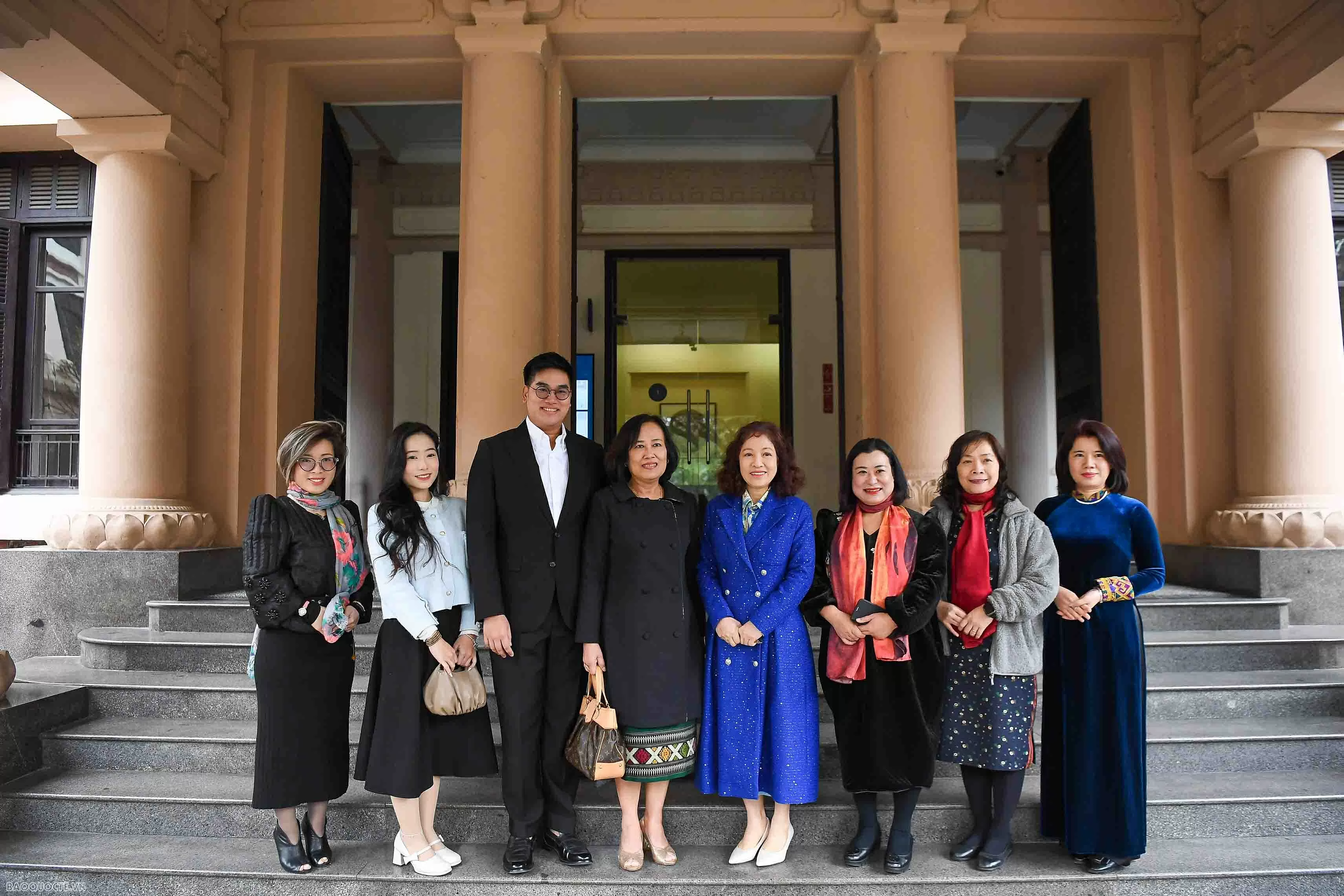 Phu nhân Bộ trưởng Ngoại giao Việt Nam và Thái Lan tham quan Bảo tàng Mỹ thuật Phu nhân Bộ trưởng Ngoại giao Việt Nam và Thái Lan tham quan Bảo tàng Mỹ thuật