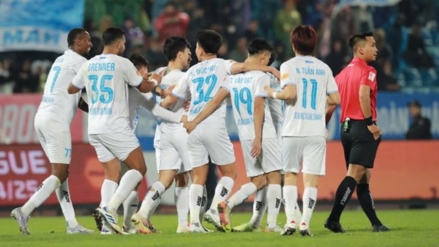 Thắng đậm CLB Bình Định, Nam Định trở lại vị trí đầu V-League