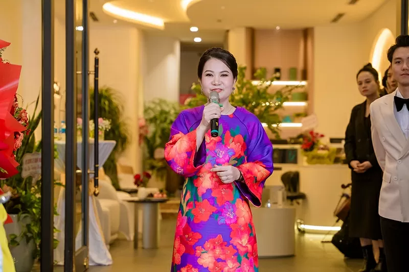 Doanh nhân, CEO Phạm Thu Thủy - nhà sáng lập thương hiệu Tây Thi Danh Viện chia sẻ tại sự kiện