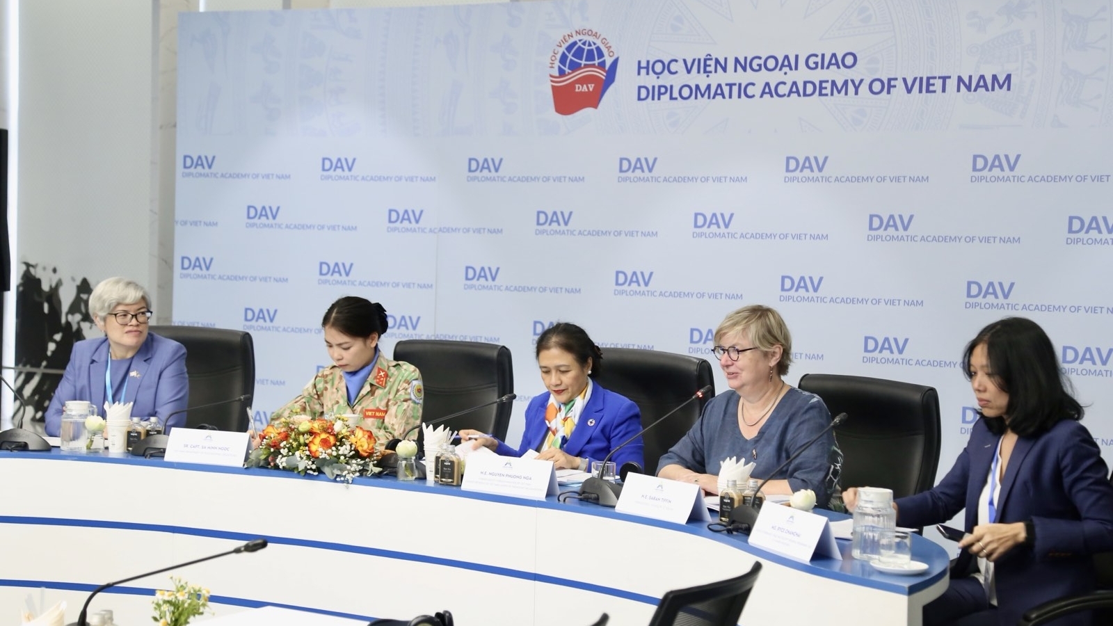 Phụ nữ ASEAN không những tham gia chuyển đổi số mà còn phải đóng vai trò tiên phong