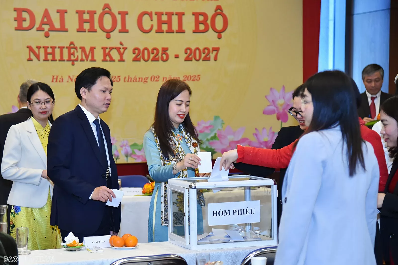 Chi bộ Văn phòng Đảng ủy-Đoàn thể, Bộ Ngoại giao tổ chức Đại hội nhiệm kỳ 2025-2027 thành công Chi bộ Văn phòng Đảng ủy-Đoàn thể, Bộ Ngoại giao tổ chức Đại hội nhiệm kỳ 2025-2027 thành công