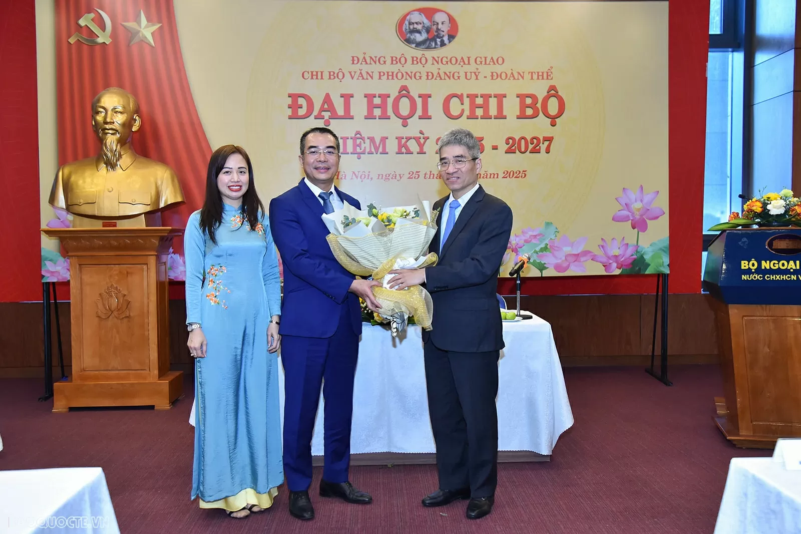 Chi bộ Văn phòng Đảng ủy-Đoàn thể, Bộ Ngoại giao tổ chức Đại hội nhiệm kỳ 2025-2027 thành công Chi bộ Văn phòng Đảng ủy-Đoàn thể, Bộ Ngoại giao tổ chức Đại hội nhiệm kỳ 2025-2027 thành công