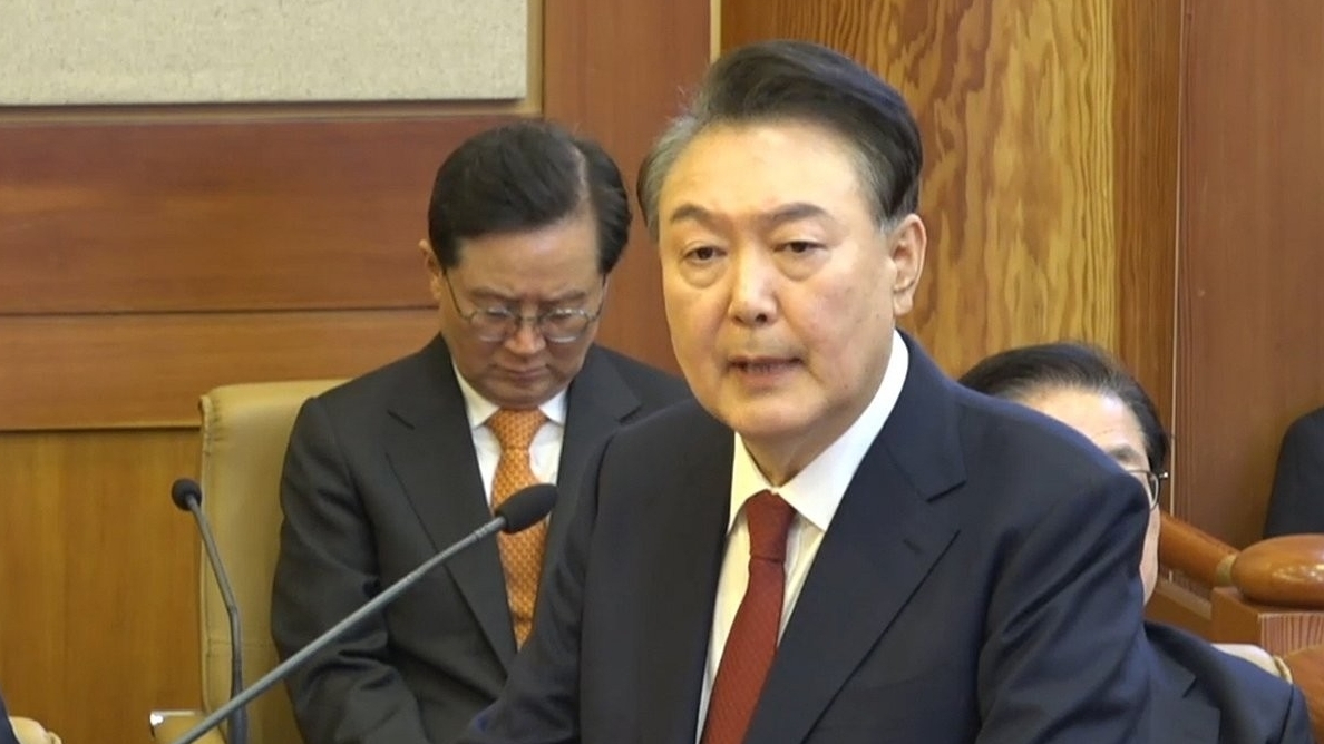 Hàn Quốc: 190.000 chữ ký phản đối luận tội Tổng thống, ông Yoon Suk Yeol xin lỗi người dân