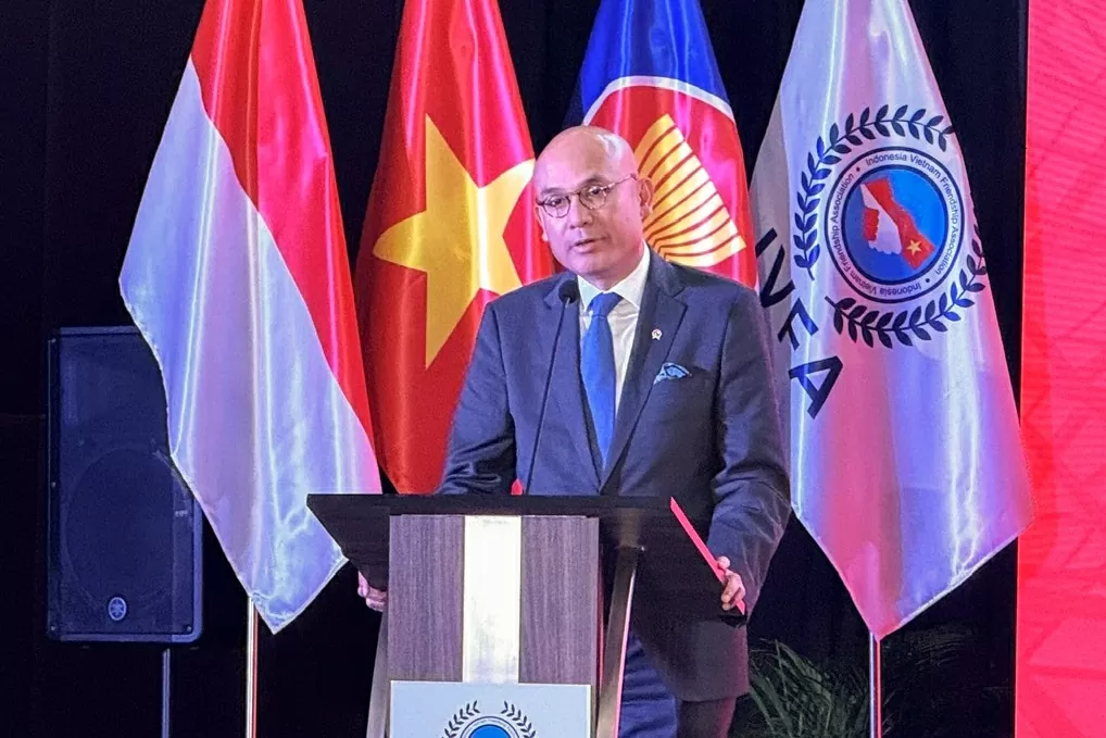 Thứ trưởng Ngoại giao Indonesia Arrmanatha Christiwan Nasir bày tỏ tin tưởng mối quan hệ VN-Indonesia bền chặt. Thứ trưởng Ngoại giao Indonesia Arrmanatha Christiwan Nasir bày tỏ tin tưởng mối quan hệ VN-Indonesia bền chặt.