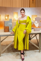 Dự sự kiện của nhà mốt xa xỉ, Hồ Ngọc Hà đẹp tựa nữ thần cùng loạt mẫu đầm nổi bật