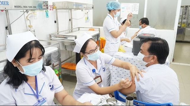 Ngày Thầy thuốc Việt Nam (27/2): Nghĩ về đạo đức nghề y càng thêm yêu và trân quý những người mặc áo blouse trắng