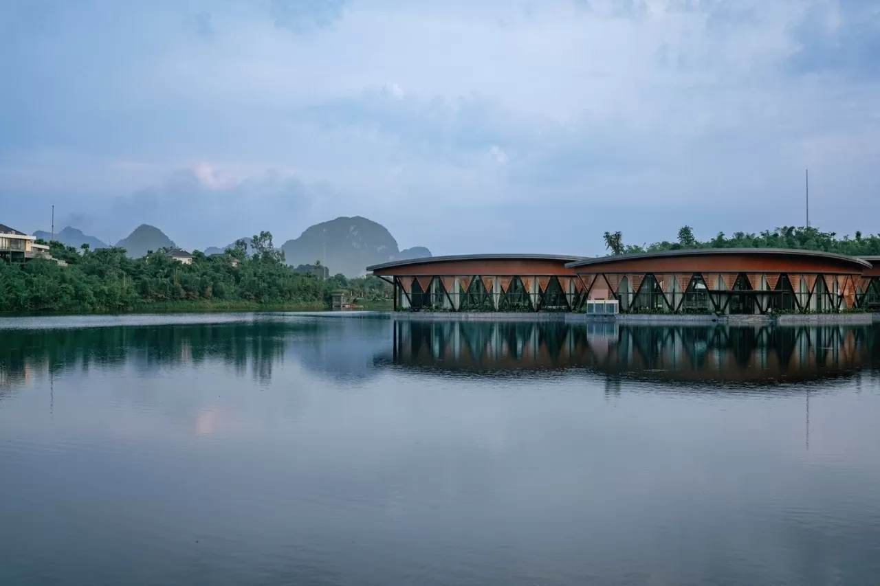 Non xanh - nước biếc góc trời LAMORI Non xanh - nước biếc góc trời LAMORI