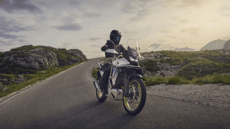 Honda ra mắt phiên bản nâng cấp - XL750 Transalp 2025, giá bán từ 290 triệu đồng