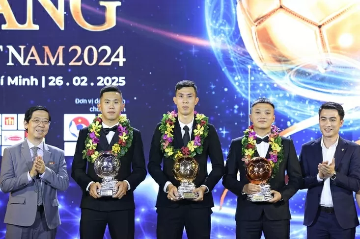 Trao giải Quả bóng vàng Việt Nam 2024: Lần đầu cho tiền đạo Tiến Linh Trao giải Quả bóng vàng Việt Nam 2024: Lần đầu cho tiền đạo Tiến Linh