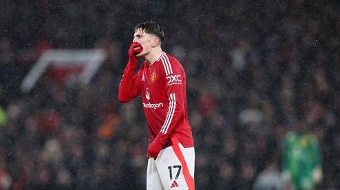 Thất vọng vì bị thay, Garnacho đi thẳng vào đường hầm